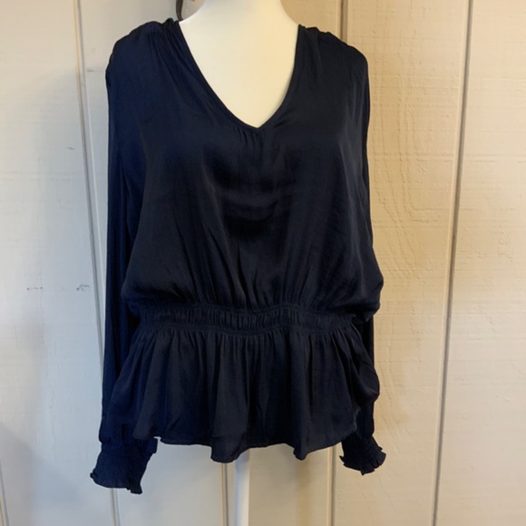 Blue beautiful Marc New York ladies blouse. Size large - Picture 2 of 3